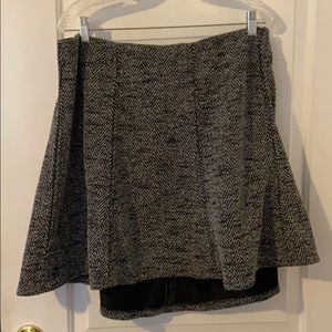 GUC LOFT Black/White/Grey Herringbone Tweed Skirt